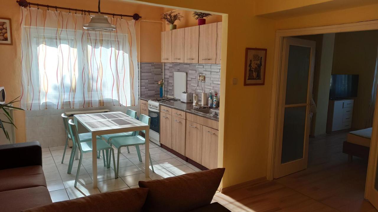 Centrum 2 Apartman Сольнок Экстерьер фото