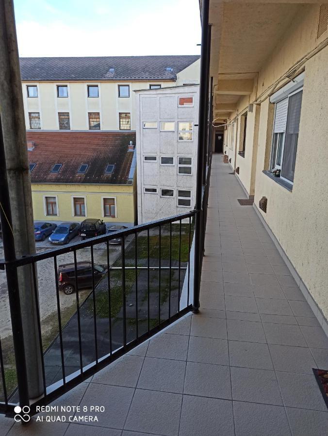 Centrum 2 Apartman Сольнок Экстерьер фото