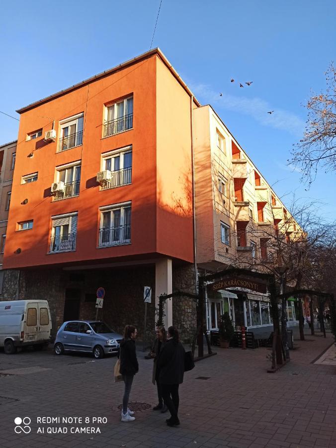 Centrum 2 Apartman Сольнок Экстерьер фото