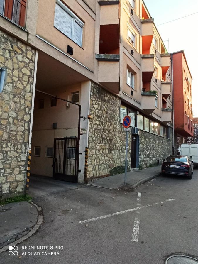 Centrum 2 Apartman Сольнок Экстерьер фото