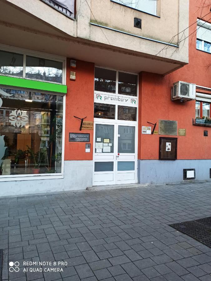 Centrum 2 Apartman Сольнок Экстерьер фото