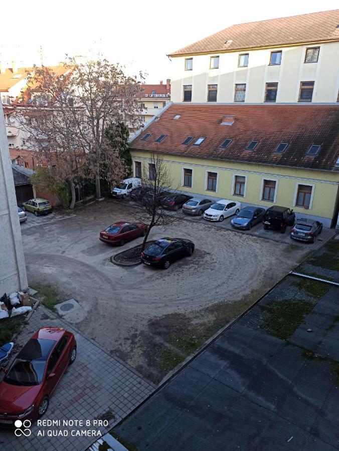 Centrum 2 Apartman Сольнок Экстерьер фото